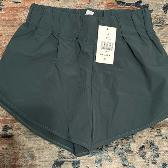 NWT Halara high waisted dolphin hem short 2” - Picture 3 of 3